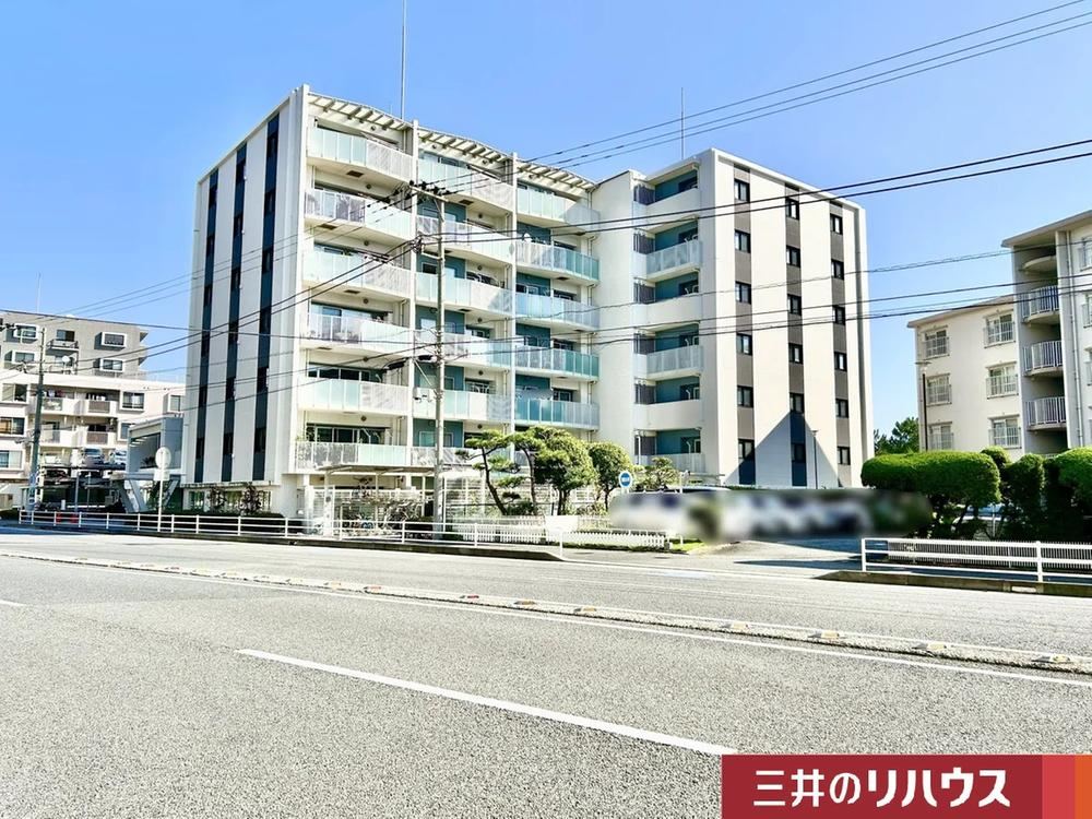 Modern 3LDK Apartment in Shio-midai - Photo 1