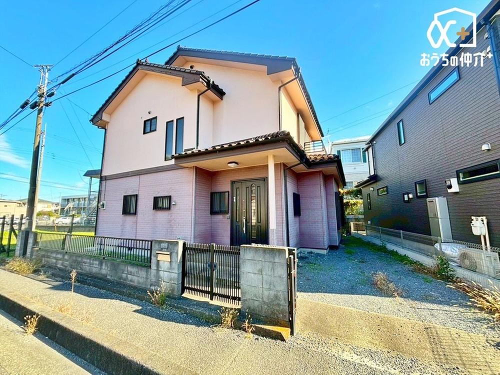 Spacious 5LDK Home with Parking - Photo 1
