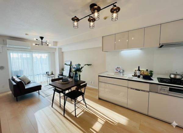 Stylish 1LDK Apartment Near Katase Enoshima Station - Photo 1