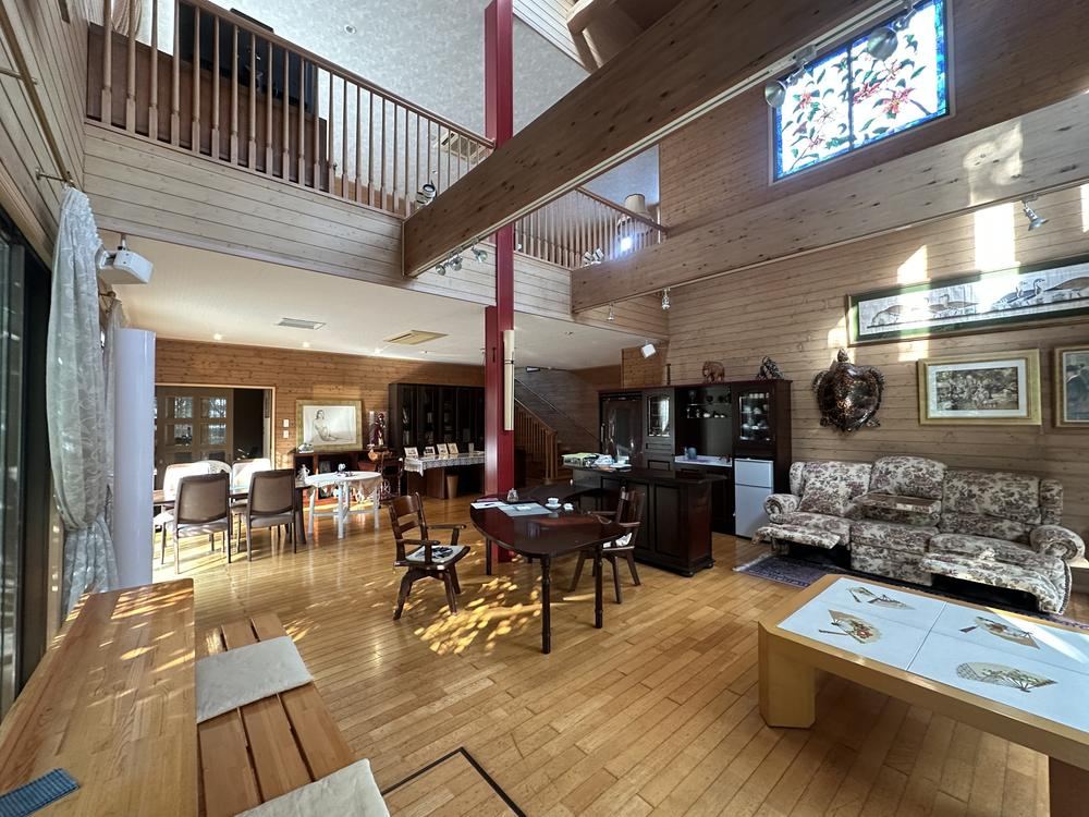 Spacious 6LDK House with Large Land Area in Moji - Photo 1