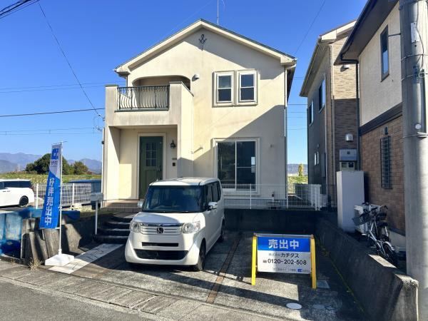 Renovated House with Train View and Quiet Living - Photo 1