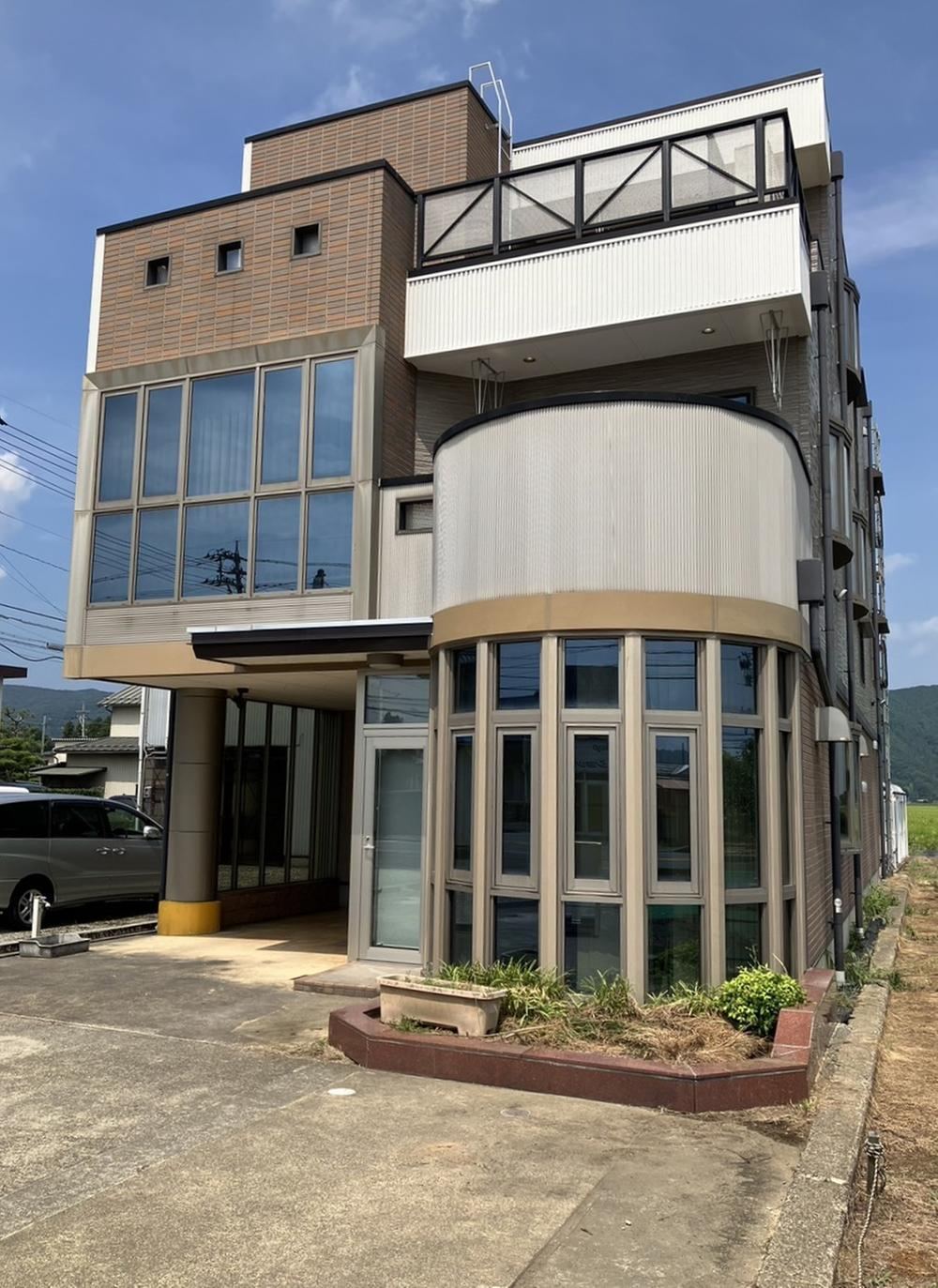 9LDK House with Home Elevator for Easy Living - Photo 1