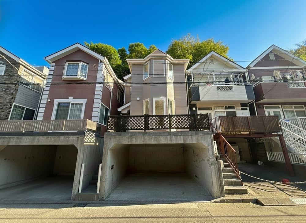 Stylish 4LDK House with Rooftop Garden - Photo 1