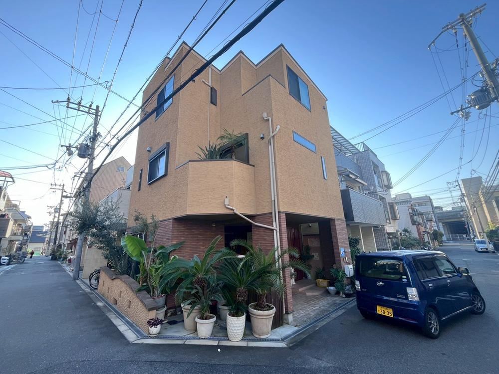 3-Story 4LDK House with Rooftop Terrace in Suminoe - Photo 1