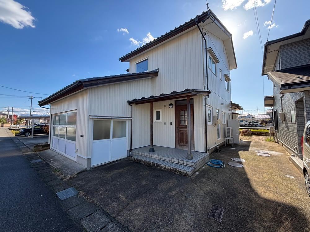 Conveniently Located 4LDK House in Uchikoshi Town - Photo 1