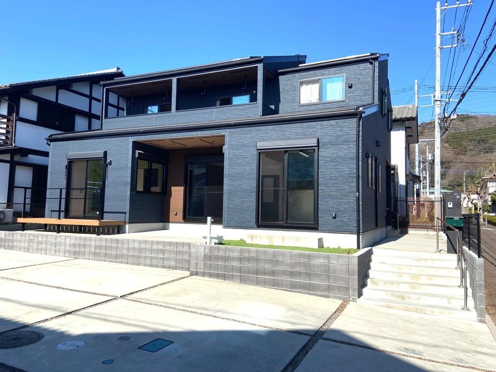 Spacious 5LDK House on Corner Lot in Isehara - Photo 1