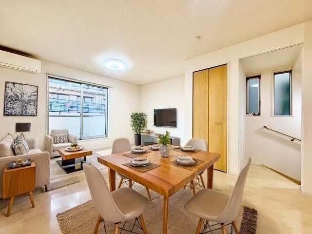 Bright and Spacious 3LDK+2S House in Koto - Photo 1