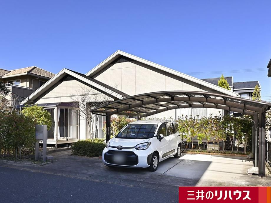 Charming 3LDK House with Modern Amenities in Akashidai - Photo 1