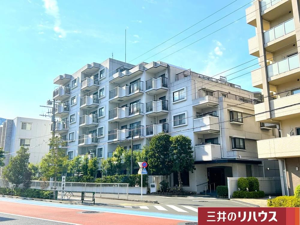 3LDK Apartment in Nishi-Kasai - Photo 1