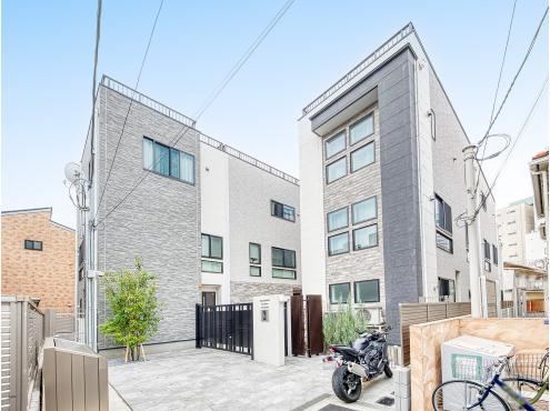 2LDK+S apartment in Shinjuku Ward, Tokyo - Photo 1