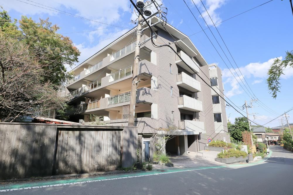 Spacious 2LDK Apartment with Shared Outdoor Hot Spring - Photo 1