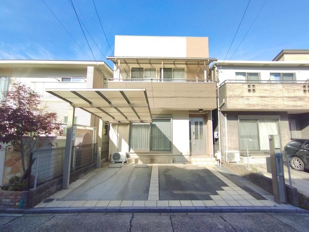 Family-Friendly 4LDK Home Just 5 Minutes from the Station - Photo 1