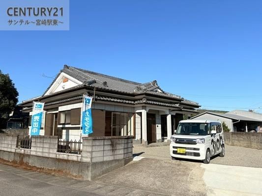 Charming Renovated 4LDK Detached House in Takajo - Photo 1