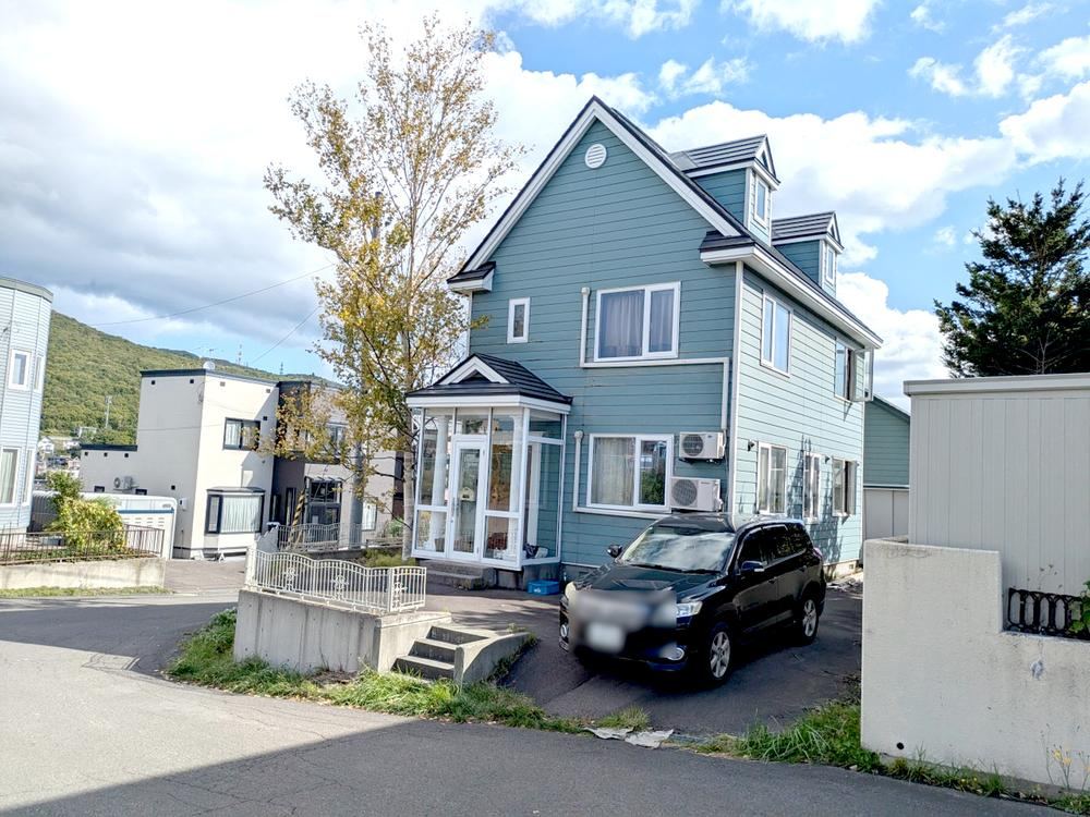 Sunny 3LDK House on Corner Lot in Otaru - Photo 1