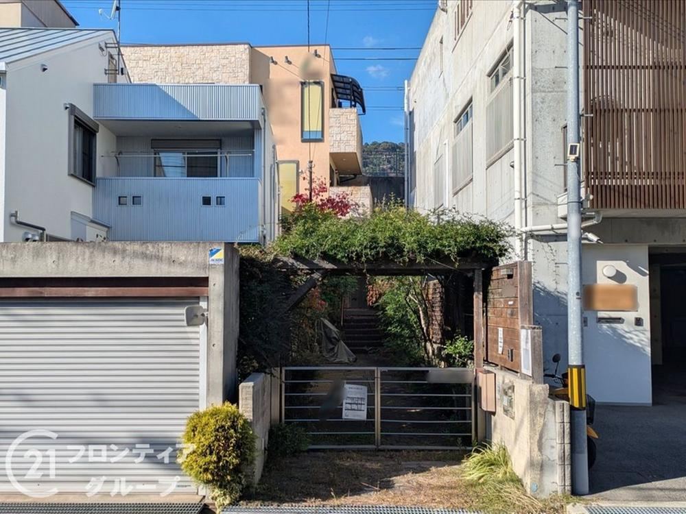 Spacious 2LDK+S Home in Okamoto - Photo 1