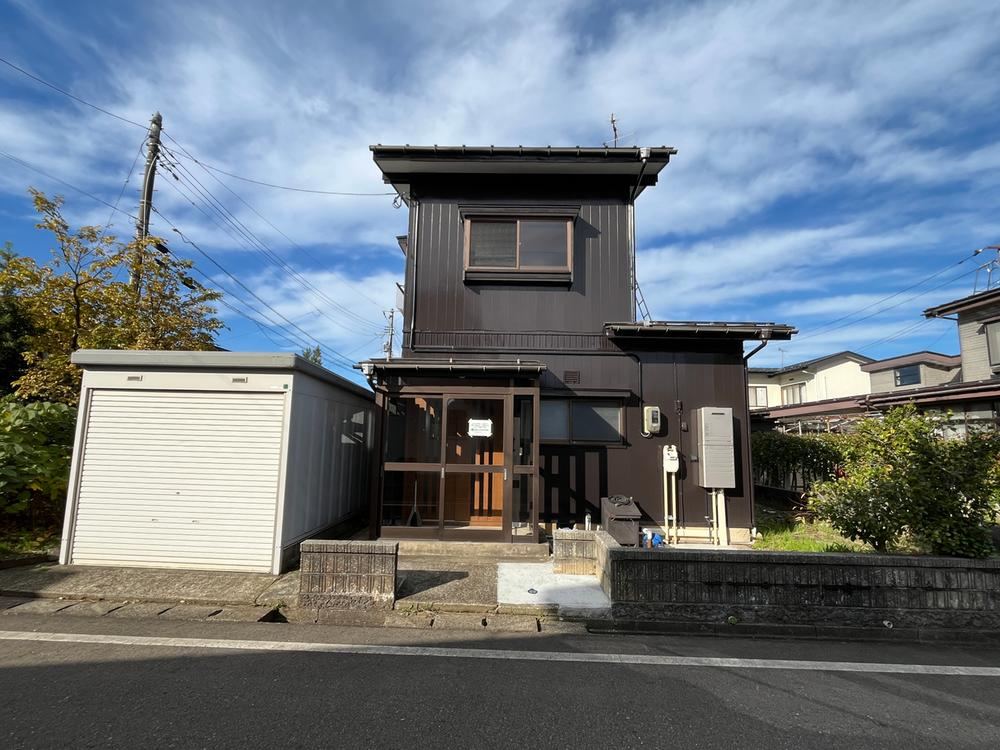 Renovated 3LDK Home in Joetsu's Quiet Neighborhood - Photo 1
