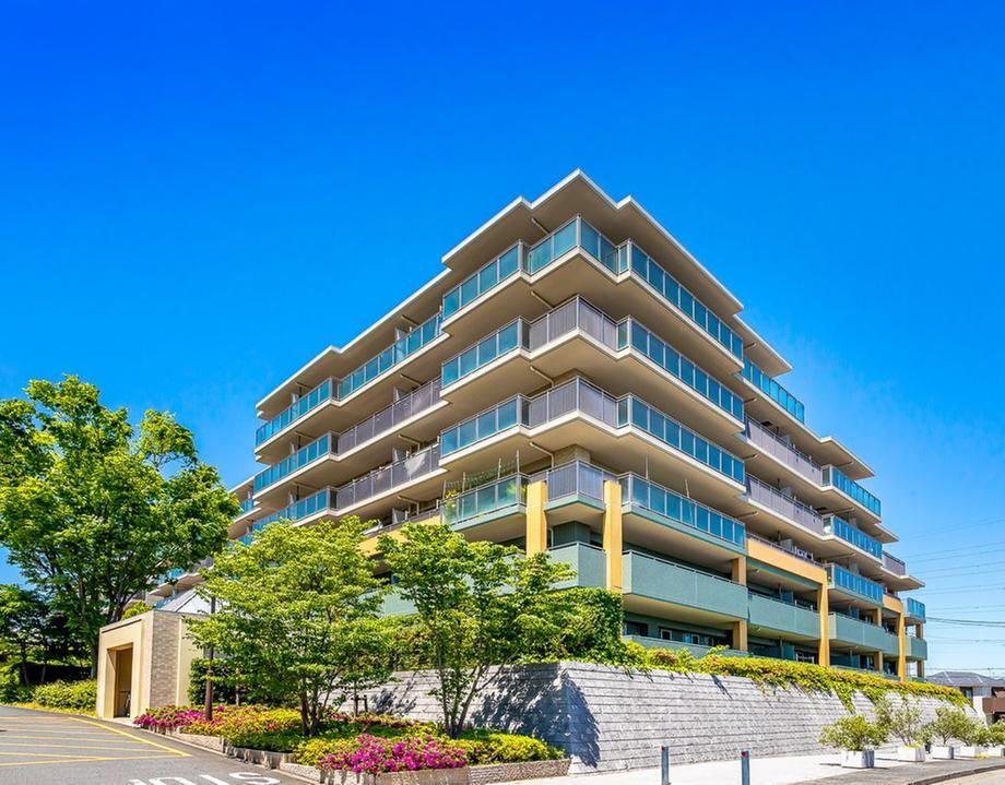 Spacious 4LDK Apartment in Kitayamada - Photo 1