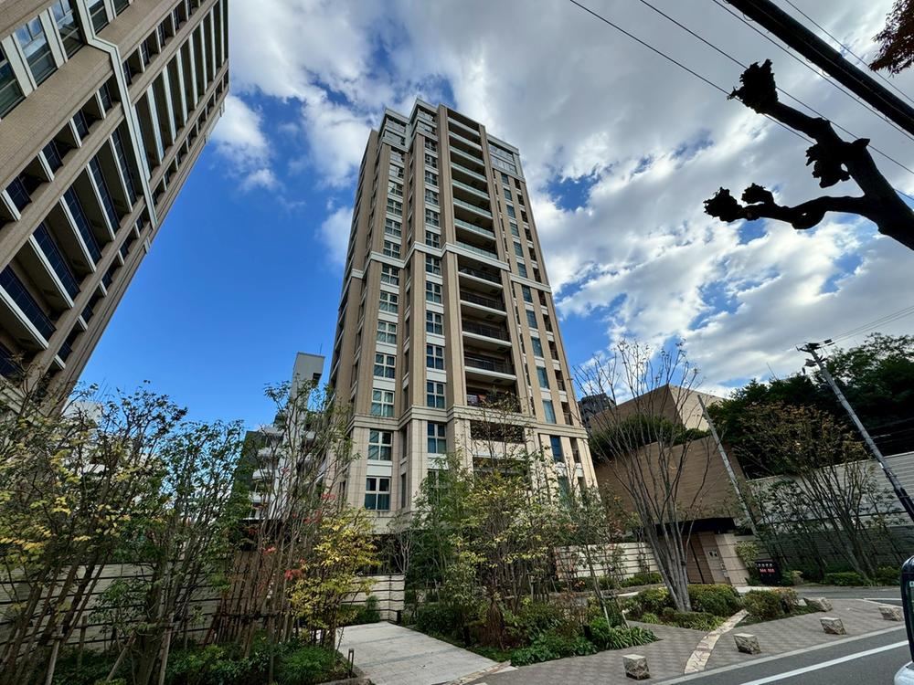 1LDK apartment in Kita Ward, Osaka - Photo 1