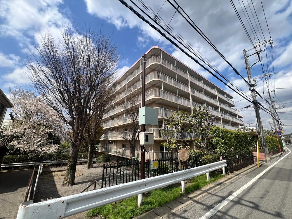 Renovated 3LDK Apartment in Aobadai - Photo 1