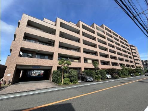 Spacious 3LDK Apartment with Great Views in Fujisawa - Photo 1