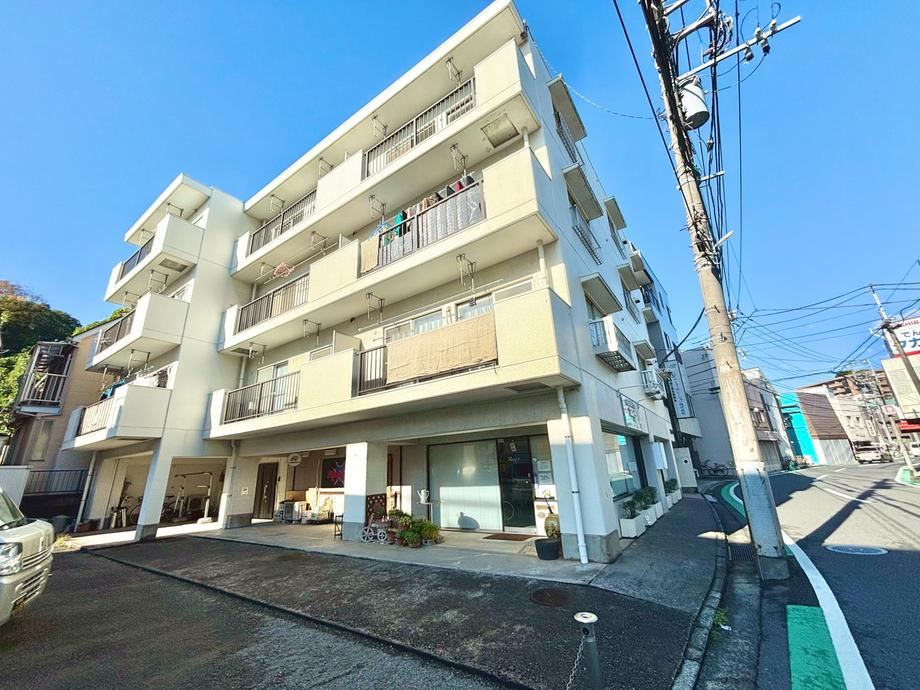Spacious 1 Room + 2 Storage in Kishitani, Yokohama - Photo 1