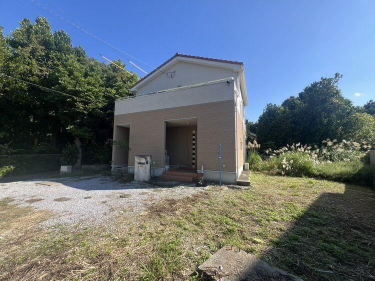 Ocean View Property with Spacious Living - Photo 1