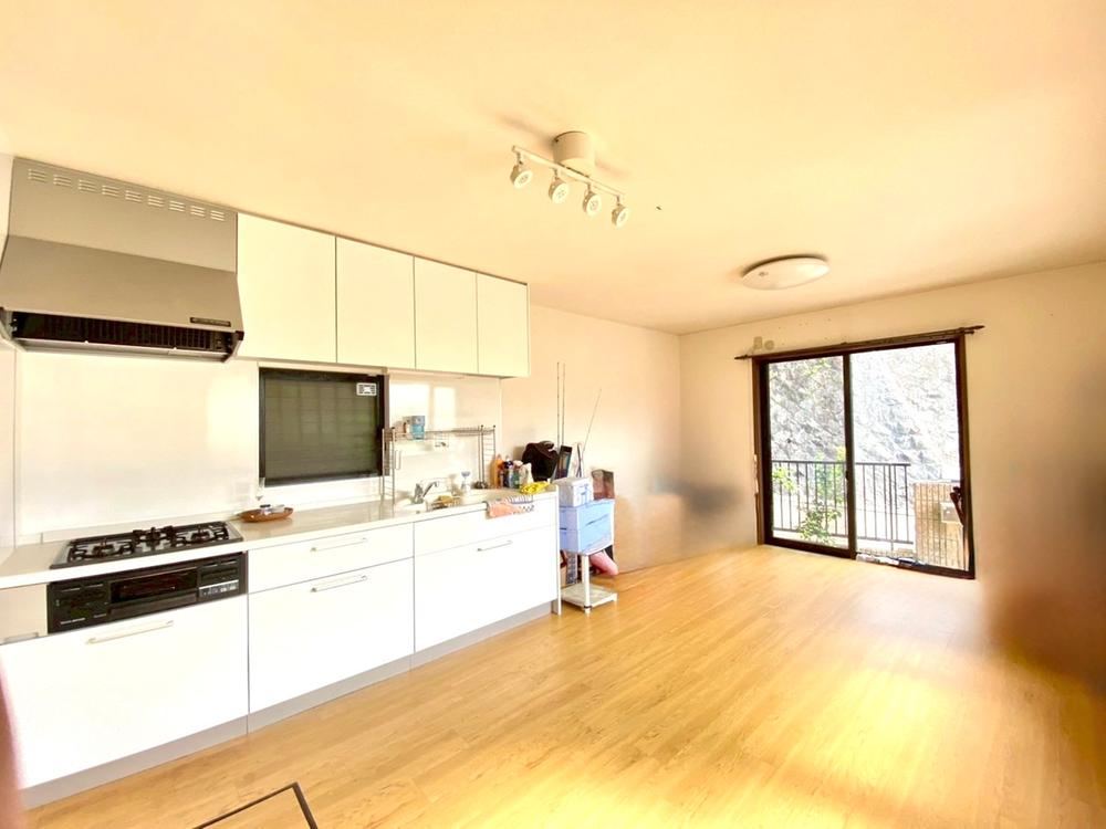 Renovated 4LDK House with Parking in Midorimachi - Photo 1