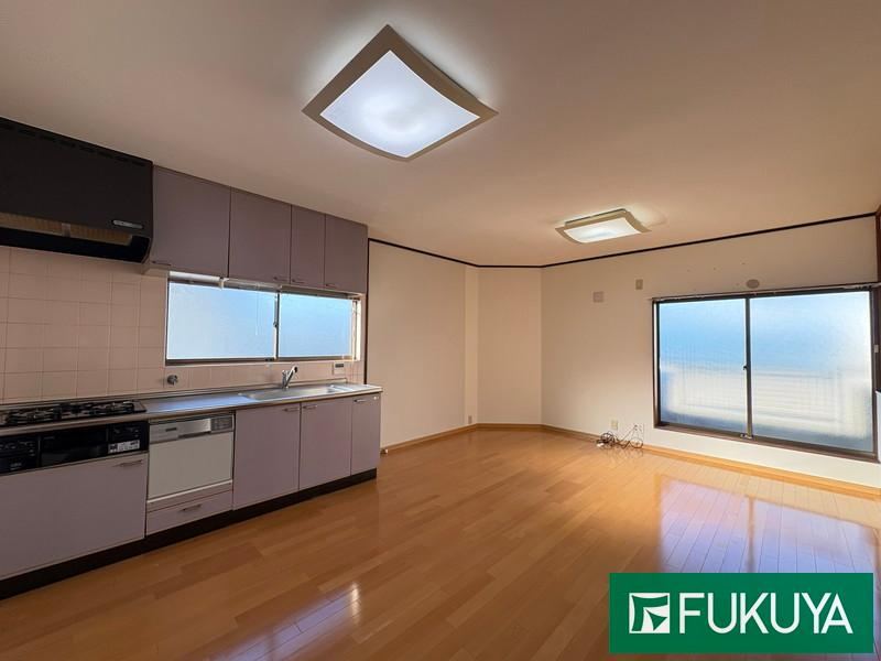 Sunny 3LDK Corner Lot House in Hishie 5, Osaka - Photo 1