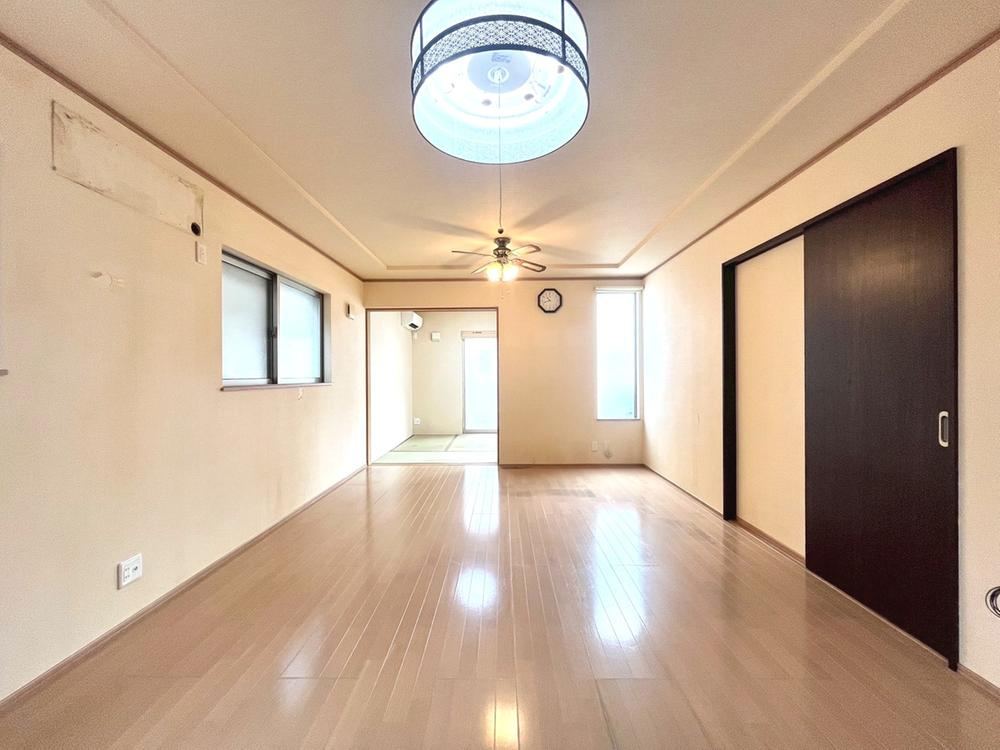 Spacious 4LDK Home with Solar Power in Takasago - Photo 1