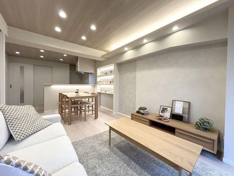 Stylish 2LDK Apartment in Hounan with Renovation - Photo 1