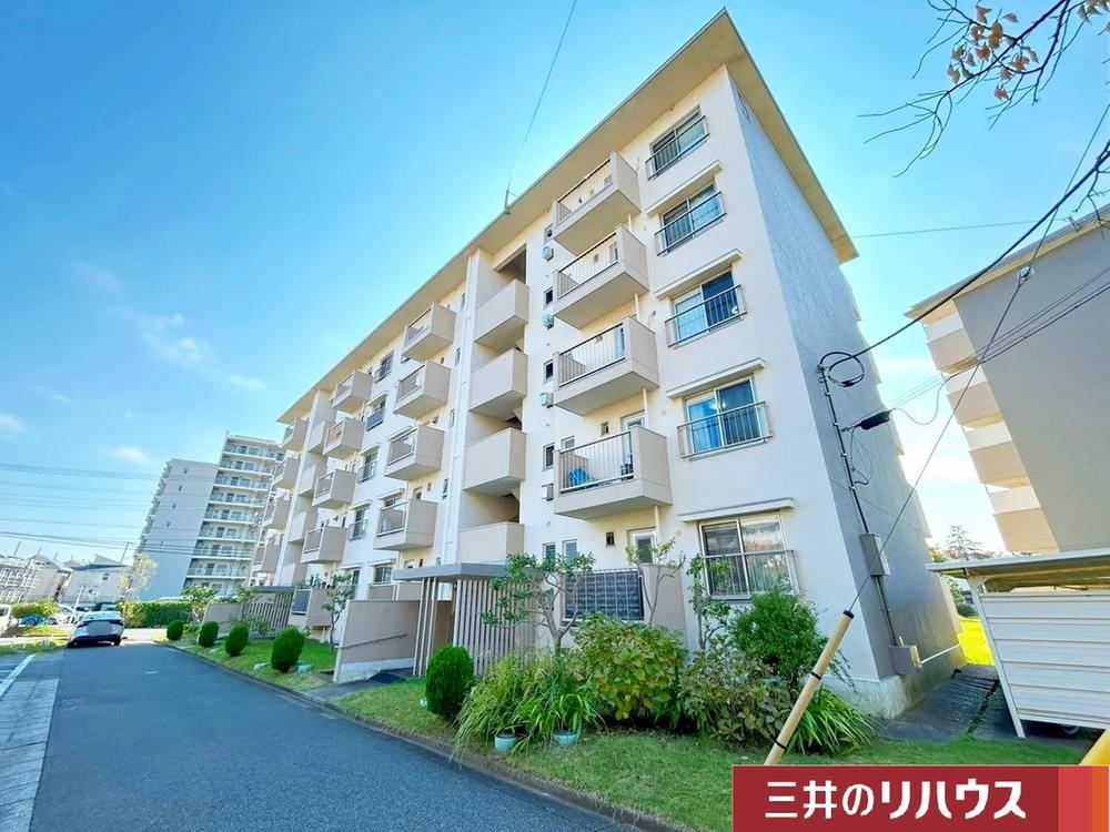 2LDK apartment in Mihama Ward, Chiba - Photo 1