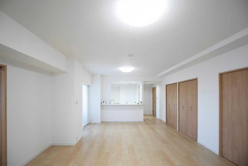 Sunny 3LDK Apartment with Great Ventilation in Shukugawara, Kawasaki - Photo 1