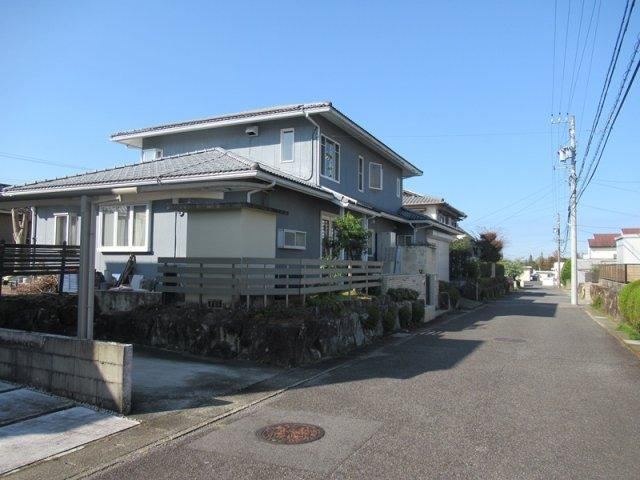 Spacious 5LDK+S House on Generous Lot - Photo 1
