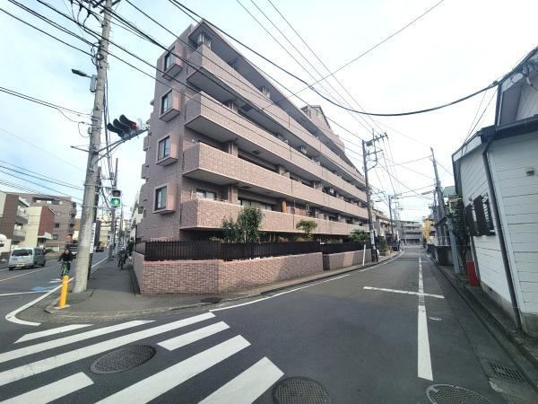 Renovated 3LDK with Large Roof Balcony - Photo 1