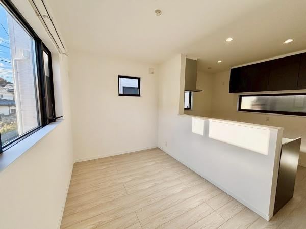 Newly Built 2LDK+S House Near Yachihara Station - Photo 1