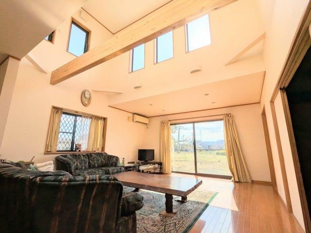 Spacious 5LDK House Surrounded by Nature - Photo 1