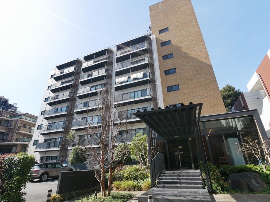 2LDK apartment in Shinjuku Ward, Tokyo - Photo 1