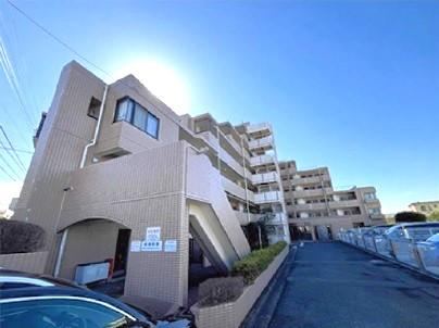 Spacious 3LDK Apartment in Zengyo - Photo 1