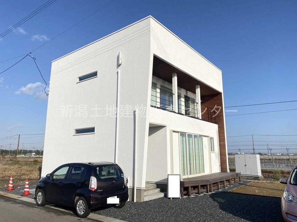 Modern 3LDK Home Near Aowatsu Station - Photo 1