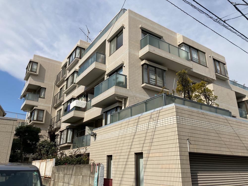 2DK+S Apartment in Chihaya - Photo 1