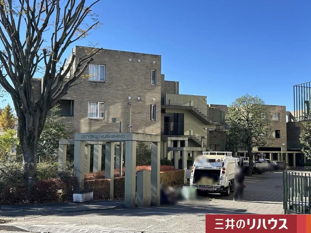 Charming 3LDK Apartment in Kodaira - Photo 1