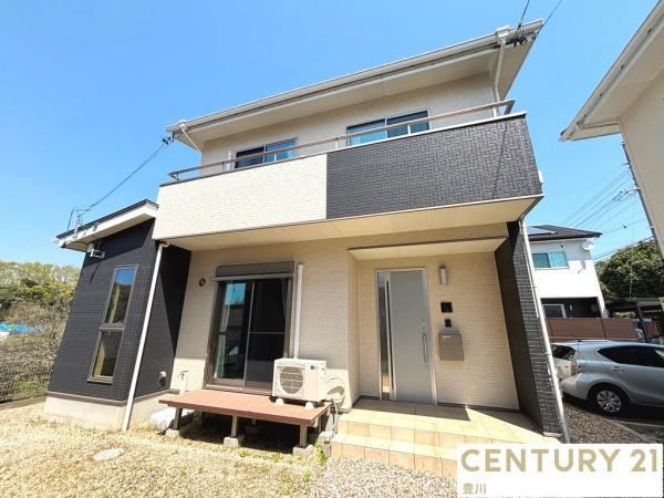 Beautifully Renovated 4LDK Home in Toyota - Photo 1