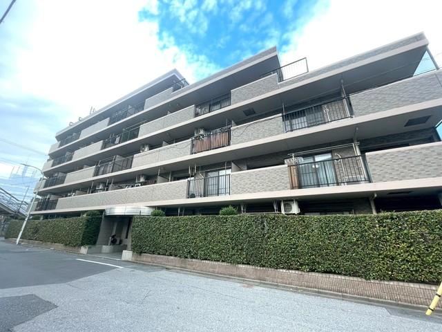 Sunny 3LDK Apartment in Warabi - Photo 1
