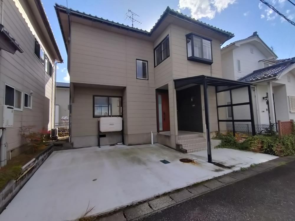 Sunny 3LDK House in a Quiet Area Near Takeo Interchange - Photo 1