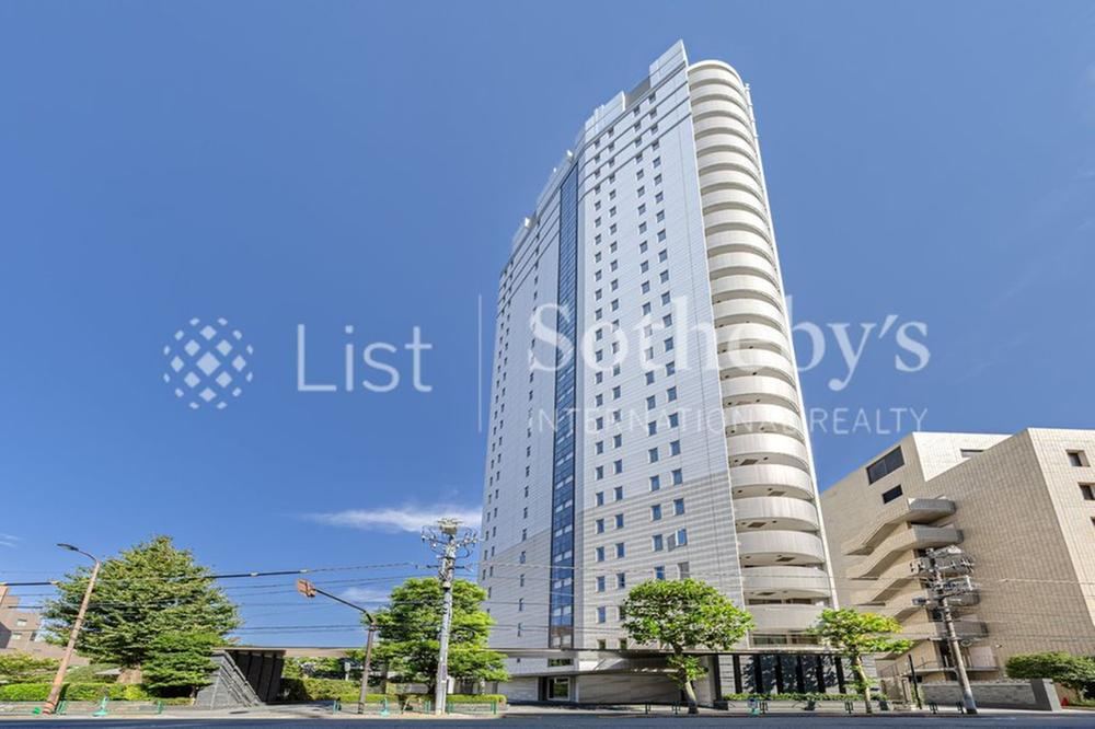 3LDK apartment in Minato Ward, Tokyo - Photo 1