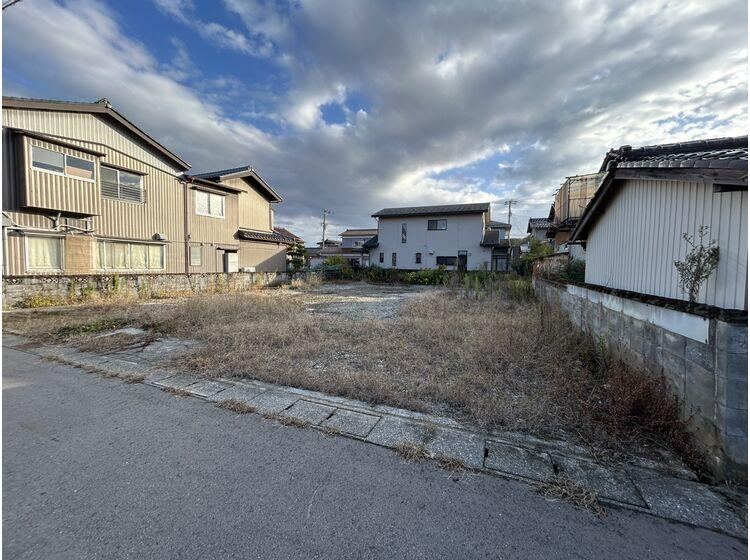 342 m² land in Kaga, Ishikawa - Photo 1