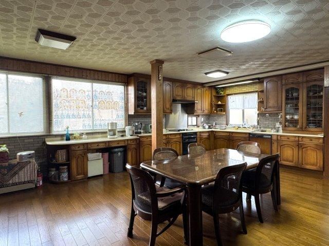 Spacious 9DK House with Large Garden - Photo 1