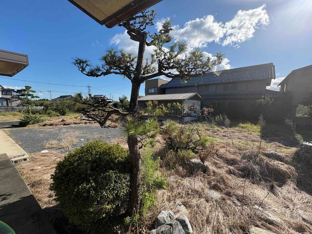 Large 7LDK Plot in Quiet Residential Area - Photo 1