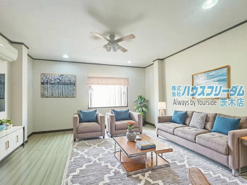 Spacious 4LDK House with Rooftop Balcony in Toyonaka - Photo 1