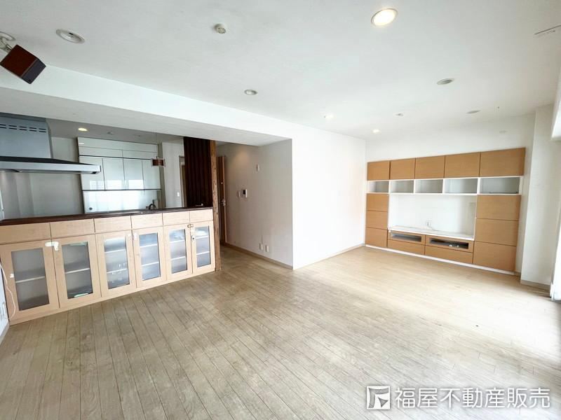 2LDK apartment in Minato Ward, Osaka - Photo 1